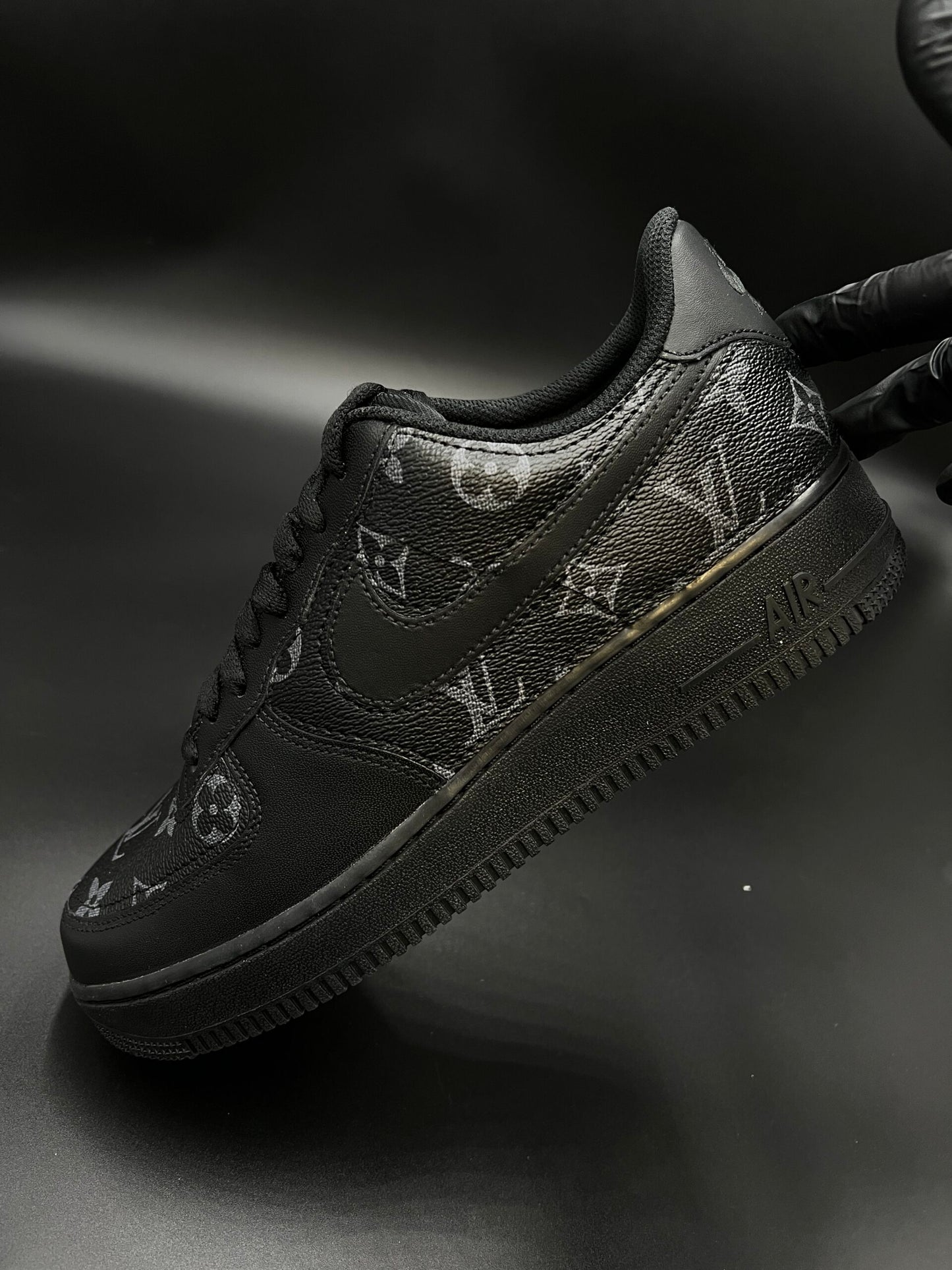 Black Nike Air Force 1 x Limited grey on black LV