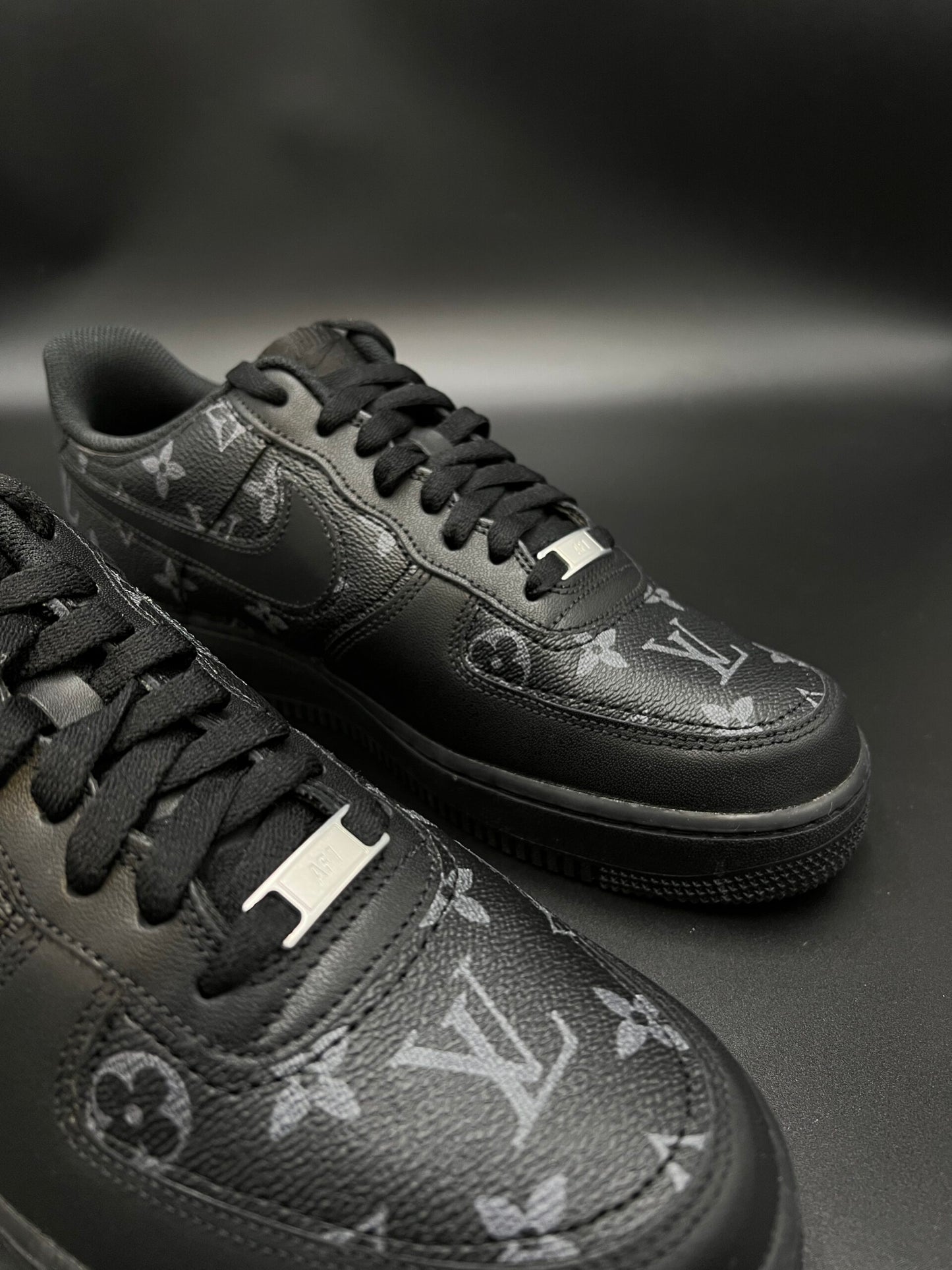 Black Nike Air Force 1 x Limited grey on black LV