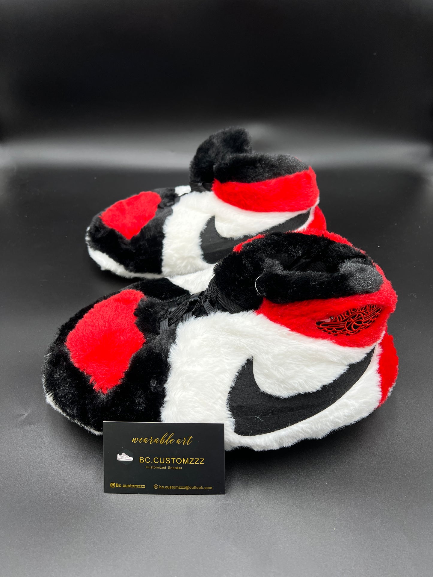 House Slipper | Black/Red