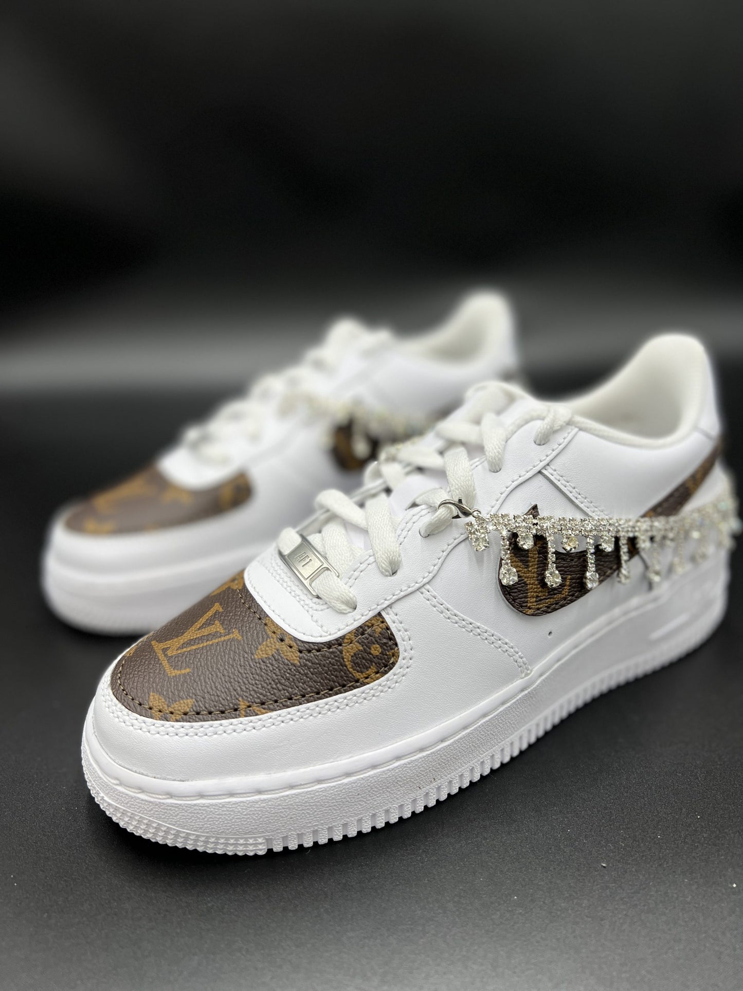 Nike Air Force 1 x special swoosh LV