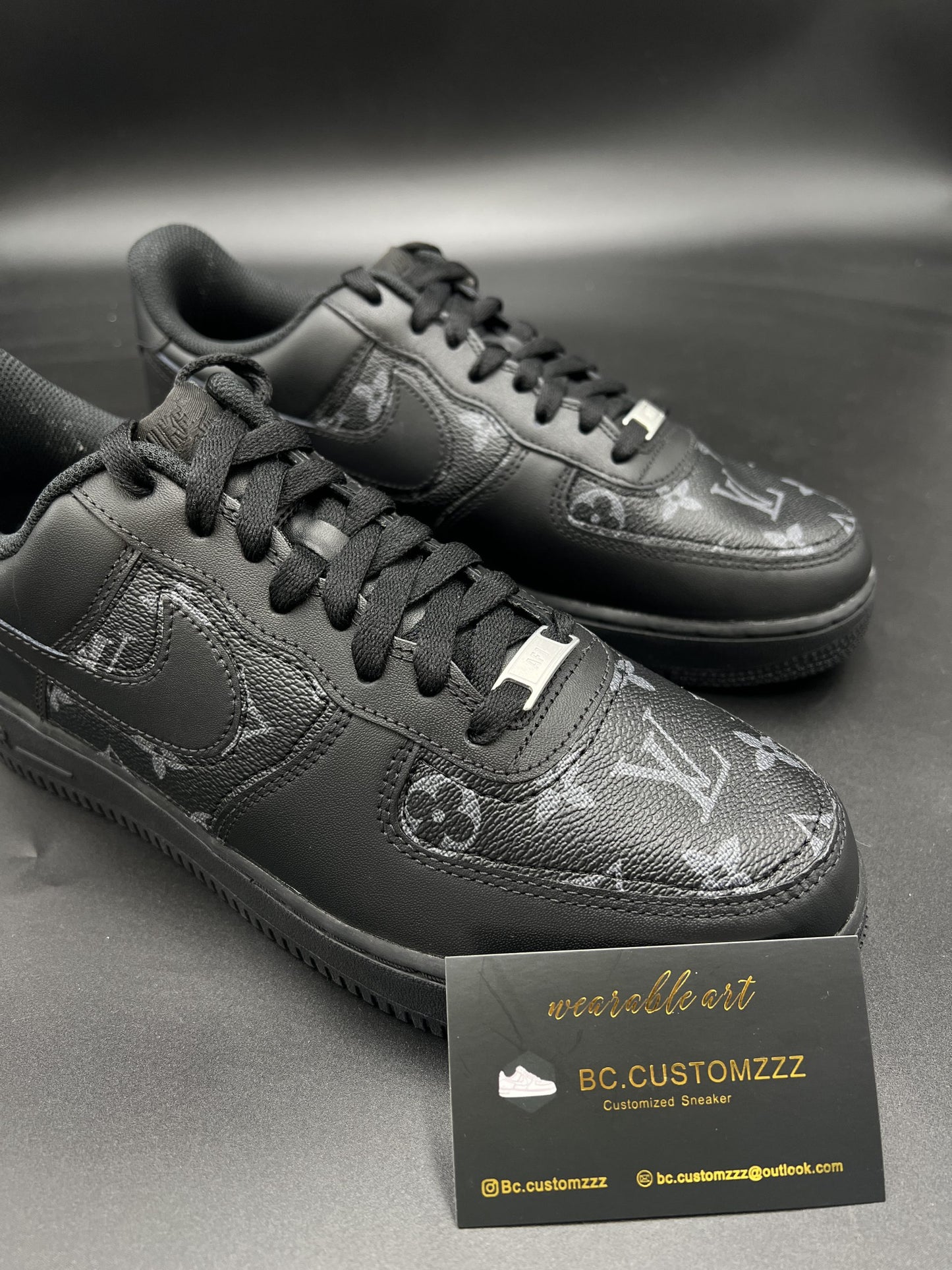 Black Nike Air Force 1 x strd grey on black LV